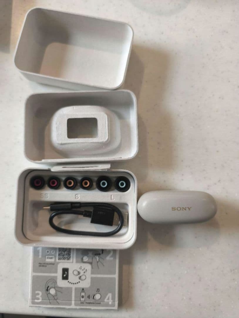 ワイヤレスノイズキャンセリングステレオWF-1000XM5本体＋右耳