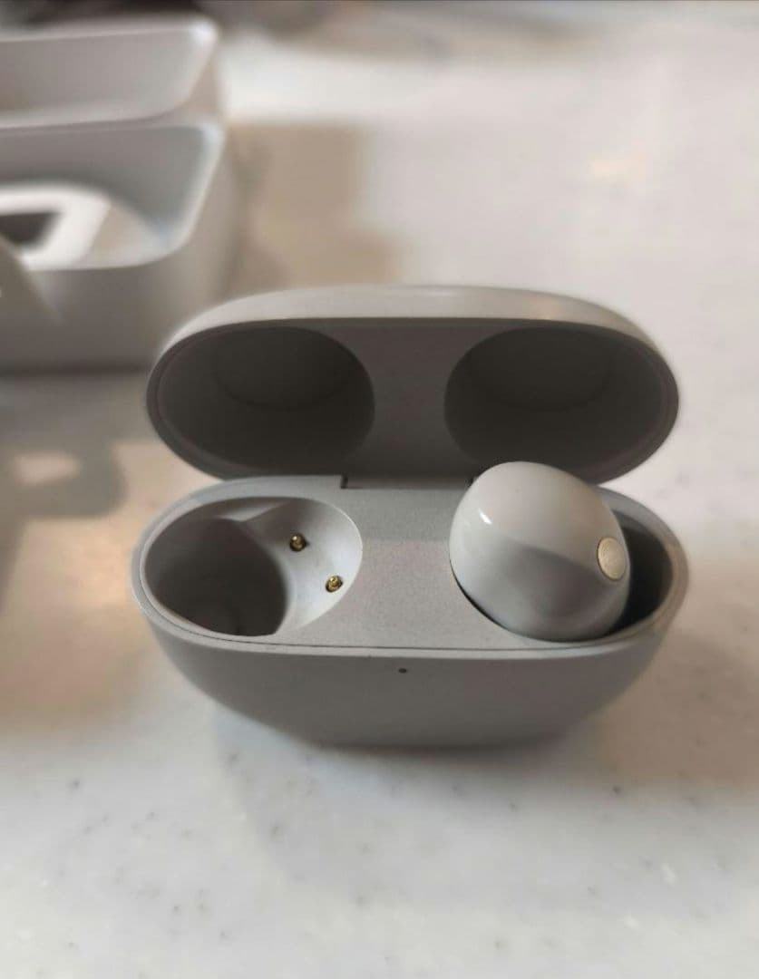 ワイヤレスノイズキャンセリングステレオWF-1000XM5本体＋右耳