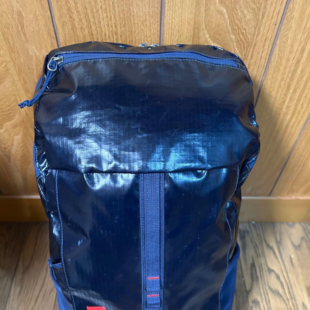 patagonia ブラックホール　25ℓ ネイビー