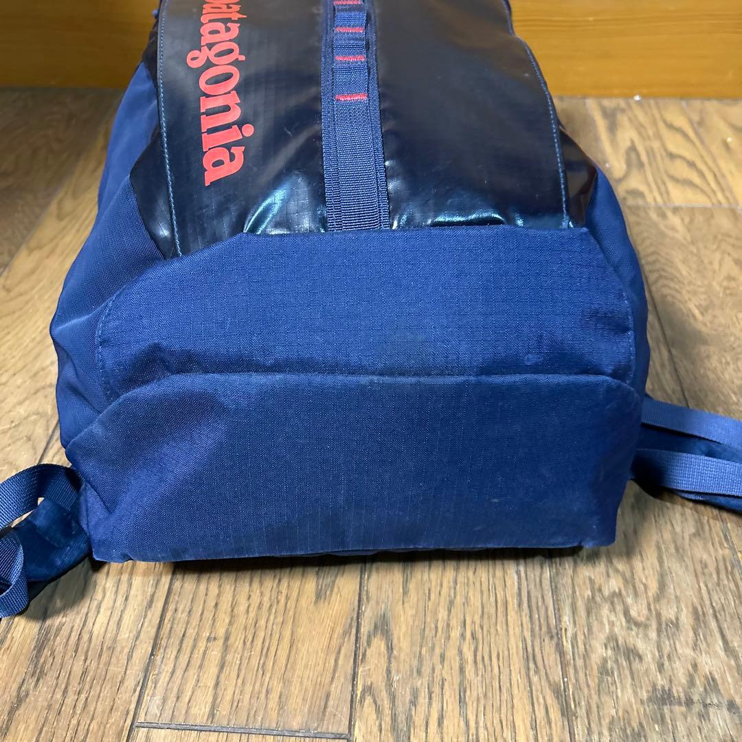 patagonia ブラックホール　25ℓ ネイビー