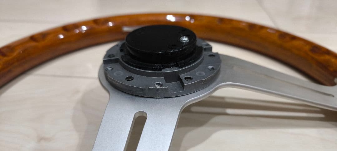 ステアリング　ポール・リカール　ナルディホーンボタン付き！　中古品