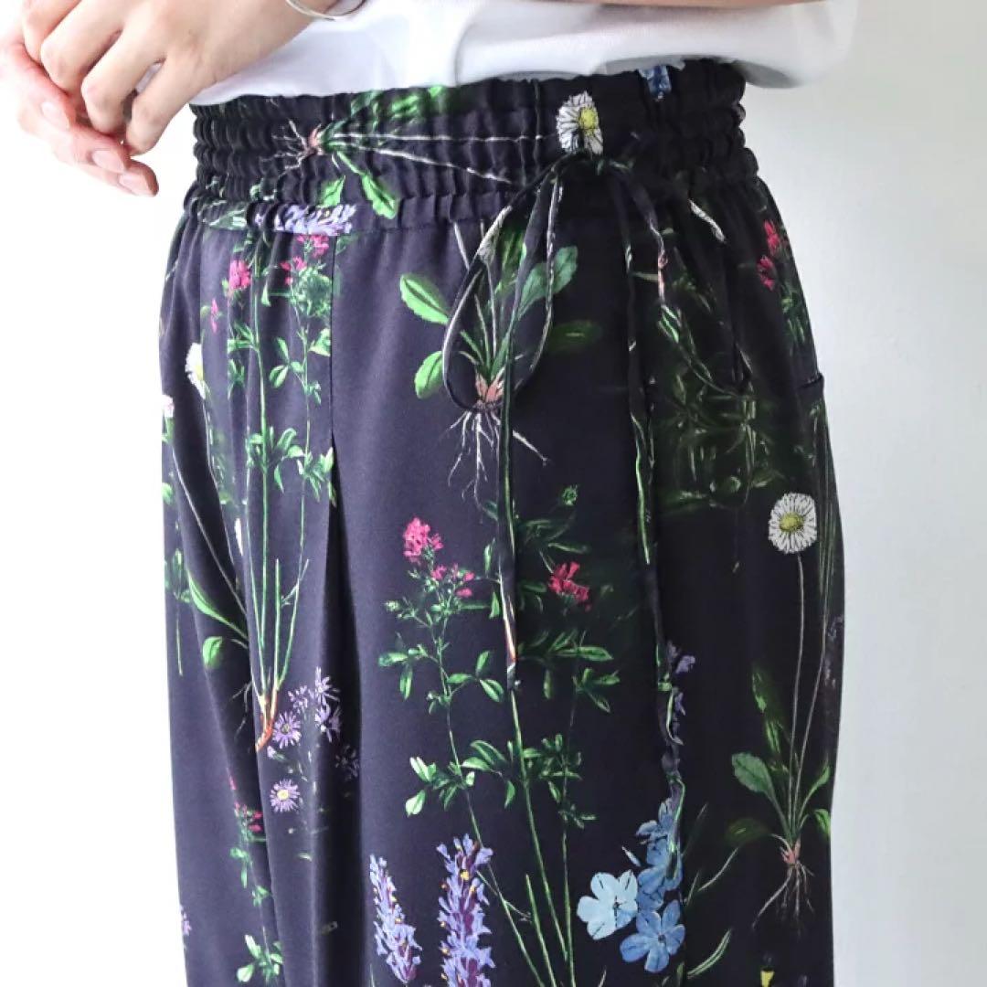 早割9/16まで【試着のみ】TICCA フラワープリントパンツ ネイビー 日本製
