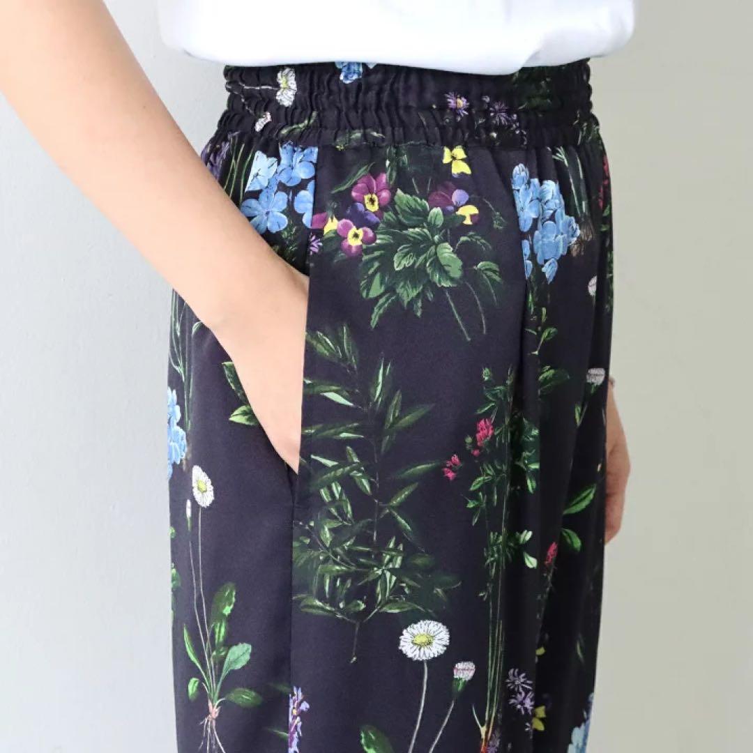 早割9/16まで【試着のみ】TICCA フラワープリントパンツ ネイビー 日本製