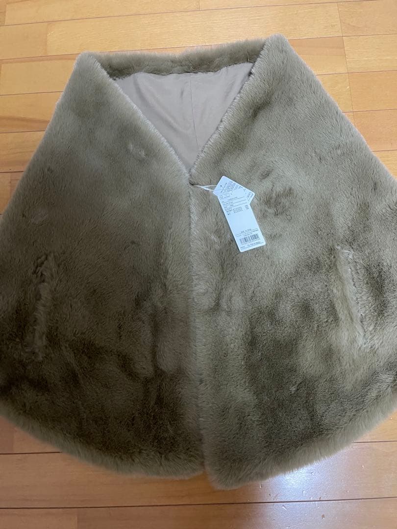 【値下】新品 JENNE ジェンヌ リッチボリュームファーケープ人気芝犬カラー