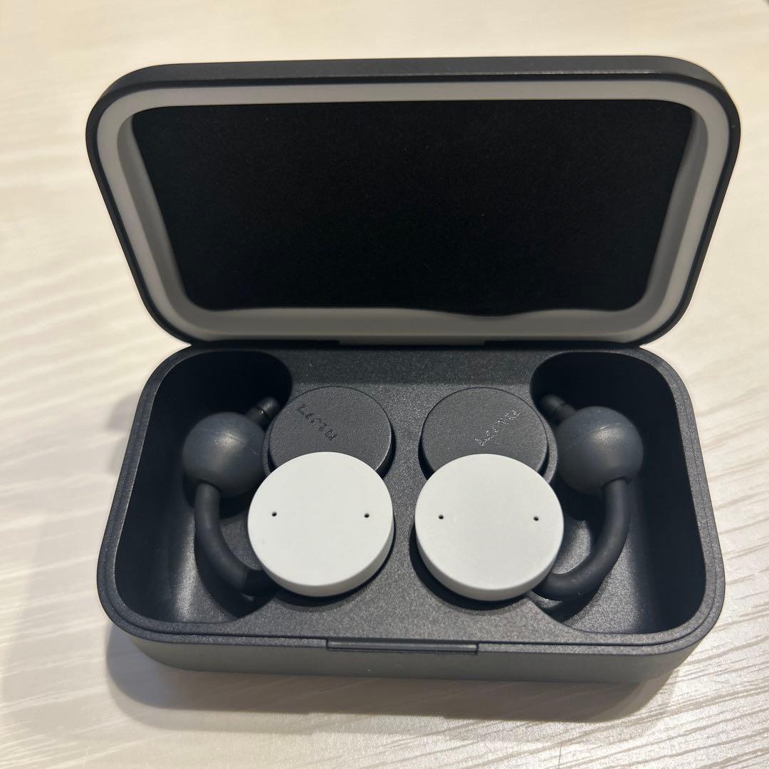nura ワイヤレスイヤホン ブラック/ホワイト