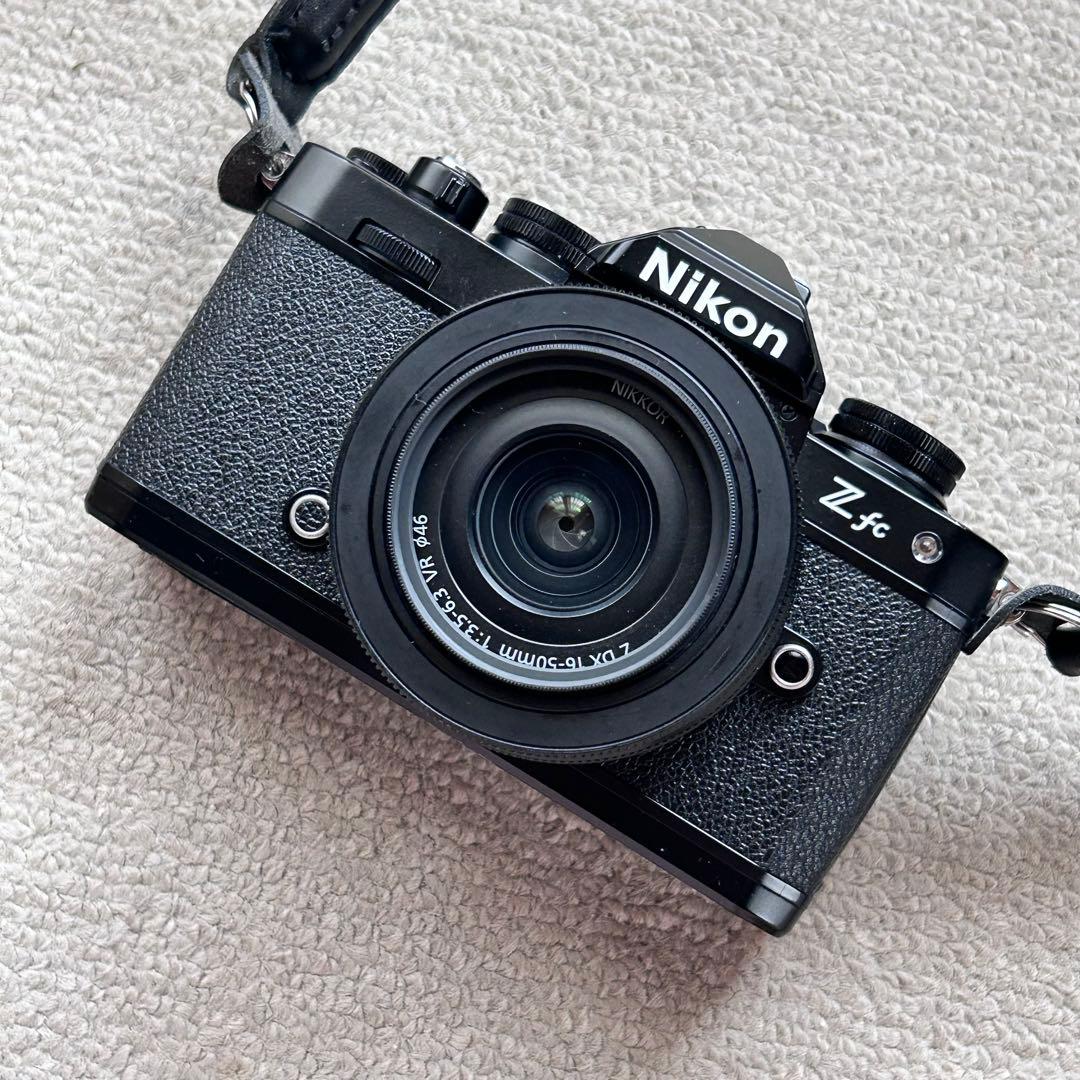 Nikon Z fc 16-50mmレンズキット　　　　　底部に割れあり