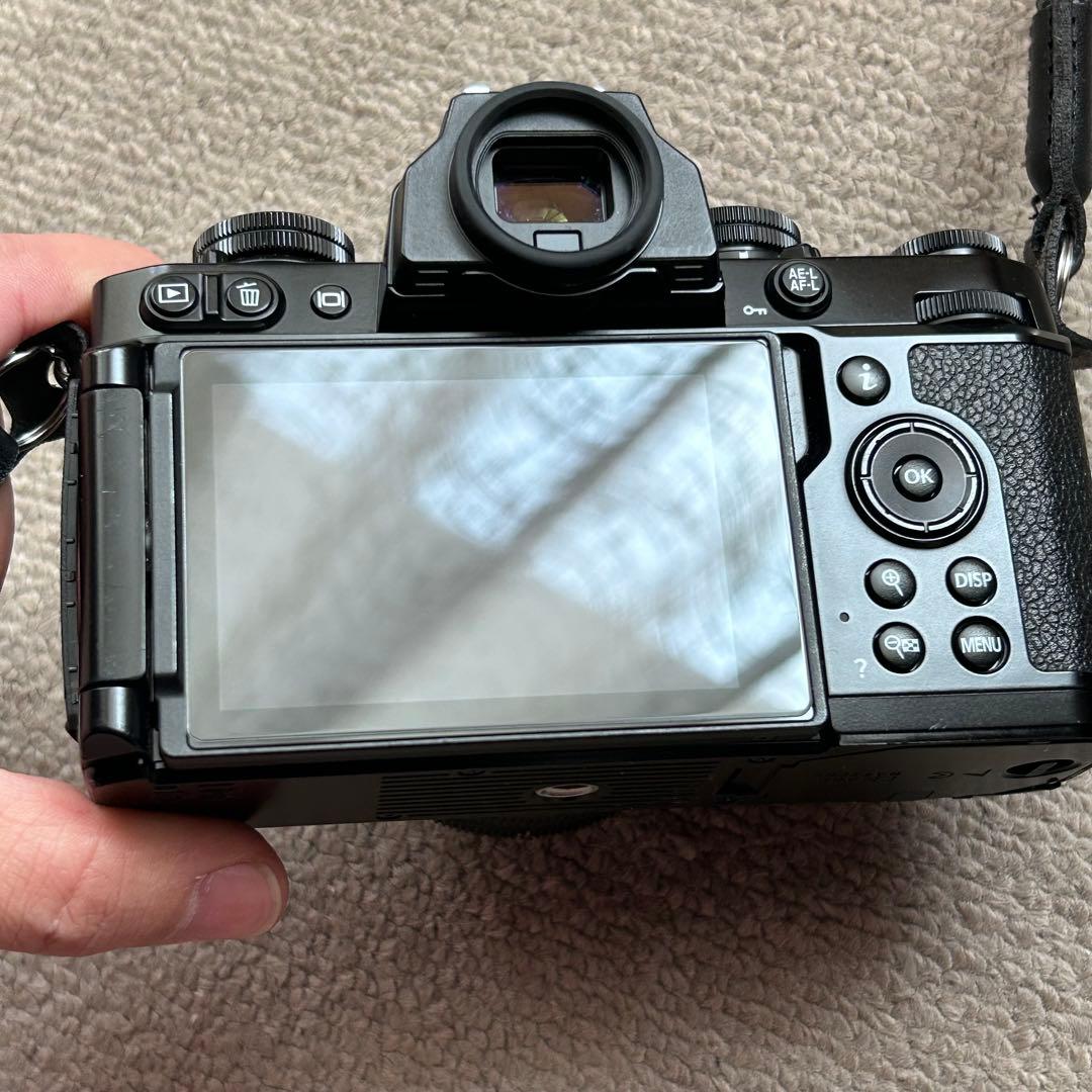 Nikon Z fc 16-50mmレンズキット　　　　　底部に割れあり