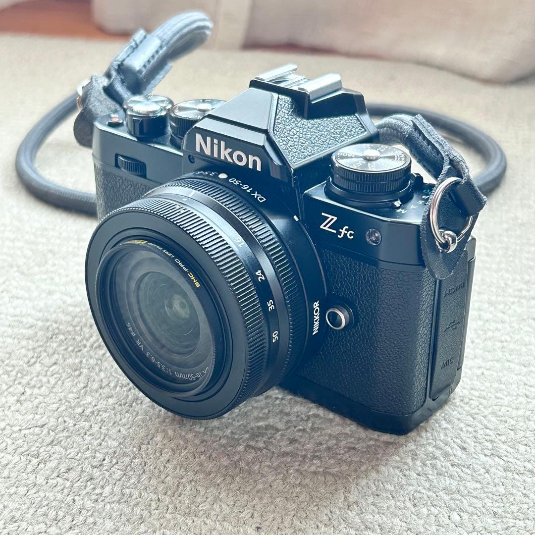 Nikon Z fc 16-50mmレンズキット　　　　　底部に割れあり