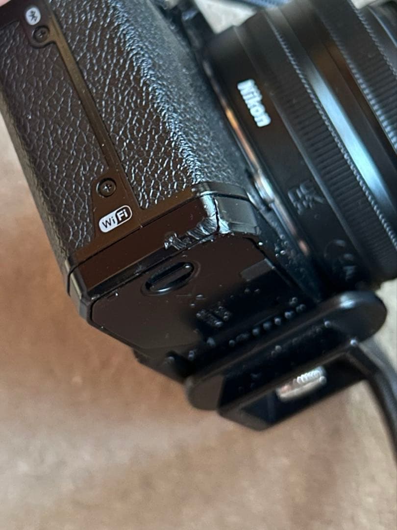 Nikon Z fc 16-50mmレンズキット　　　　　底部に割れあり