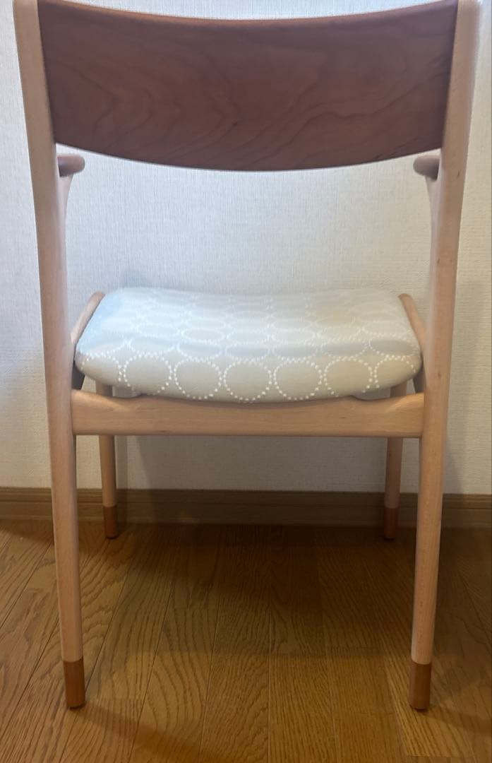 ミナペルホネン生地　enstol国産無垢材 ダイニングチェア　ベージュ