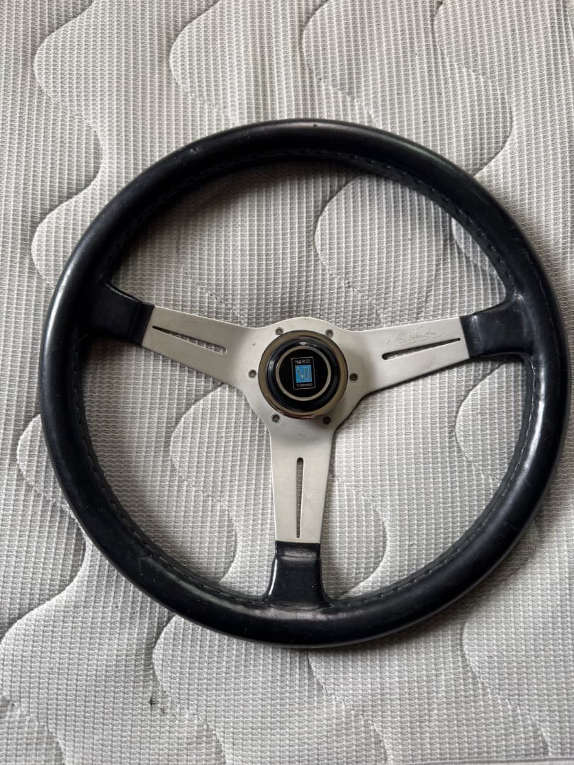 ナルディクラシック　ホーンボタン付き