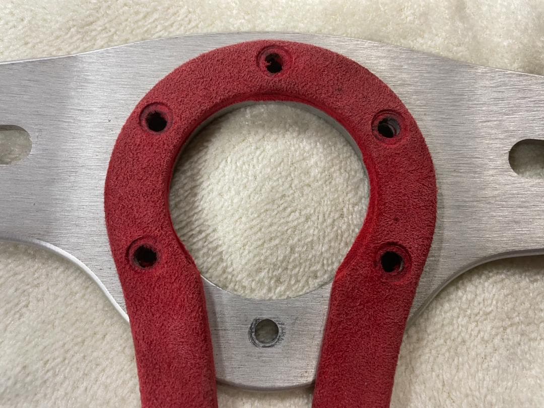 MOMO TREK 35パイ レッド ステアリング