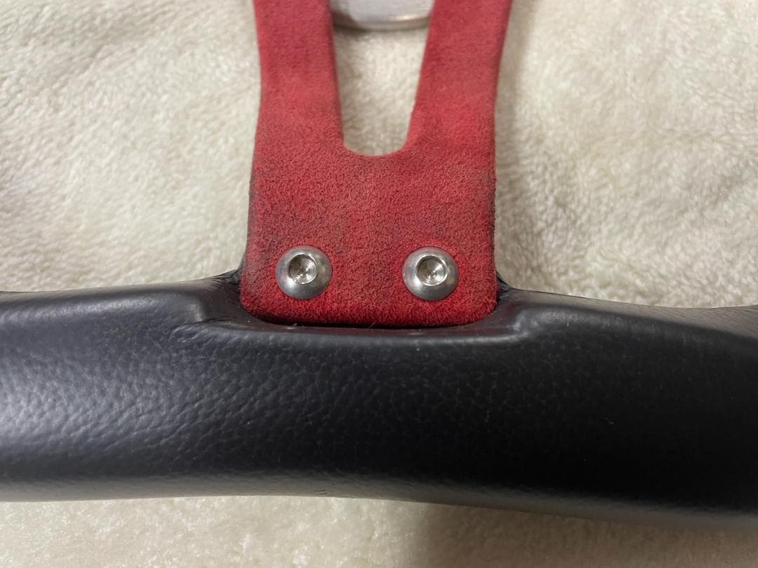 MOMO TREK 35パイ レッド ステアリング