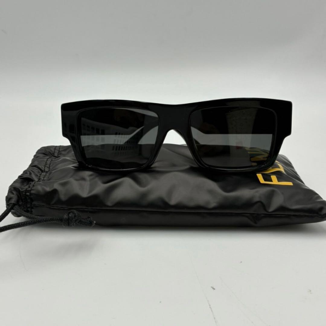 【美品現行品】FENDI サングラス 袋付き フェンディ メガネ アクセサリー