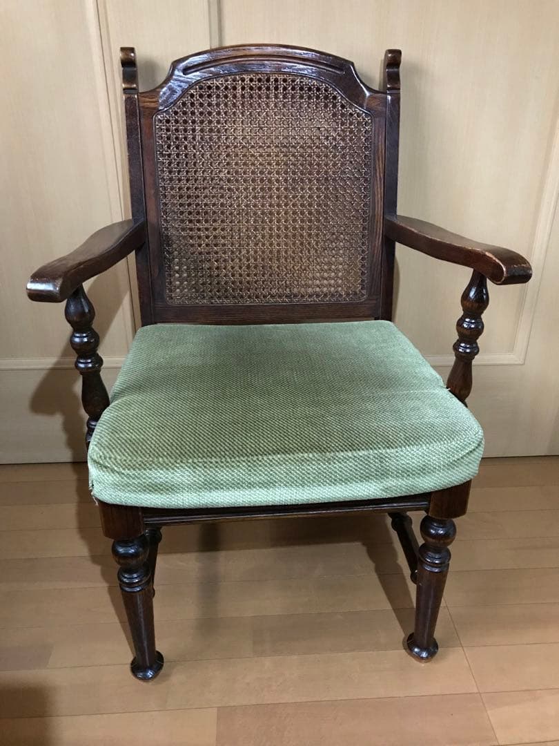 木製　アーム付き　椅子