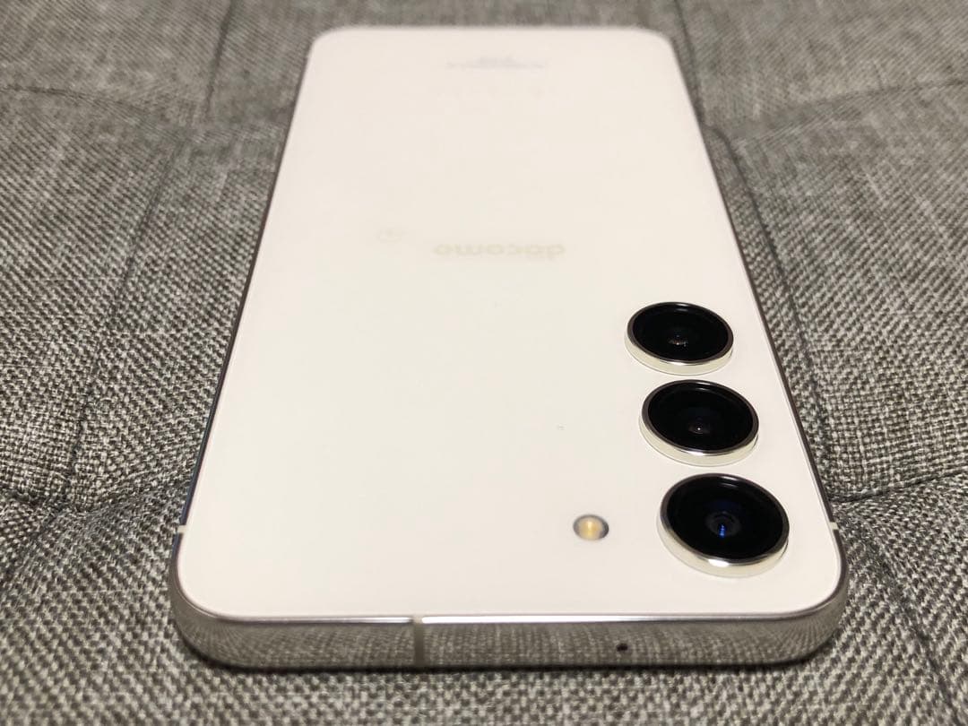 Samsung Galaxy S23 docomo ホワイト