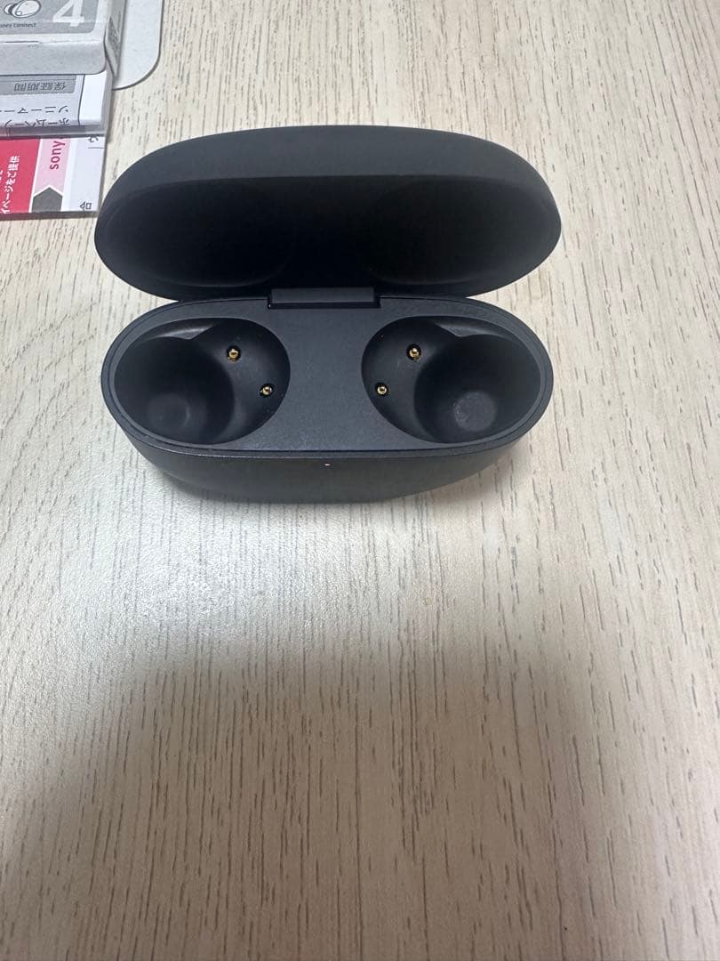 Sony WF-1000XM5 (左とケース)