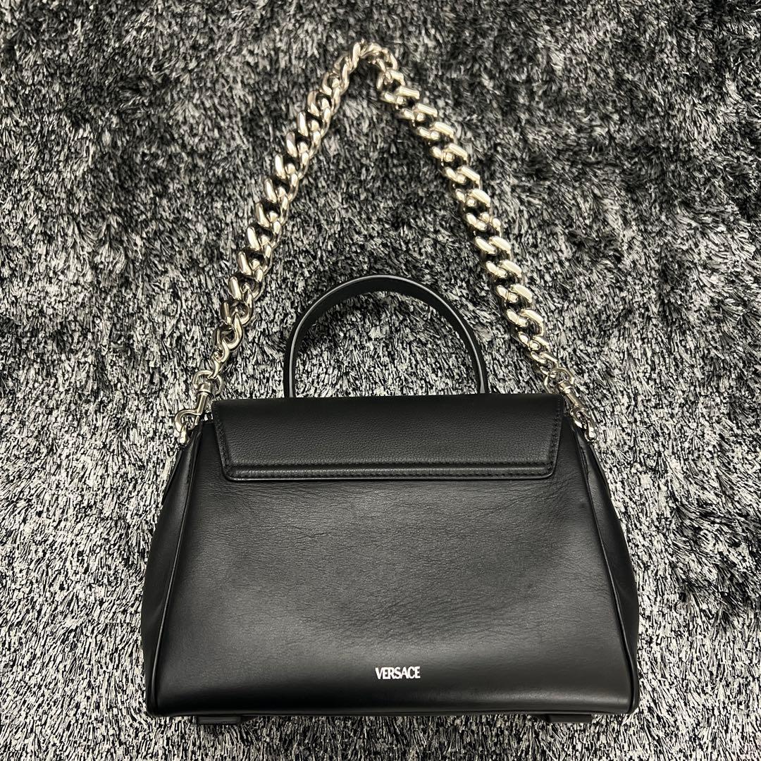 ヴェルサーチ 黒 ハンドバッグ シルバーチェーン