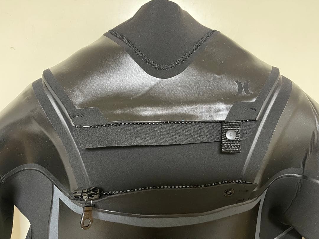 Hurley セミドライLサイズ新品