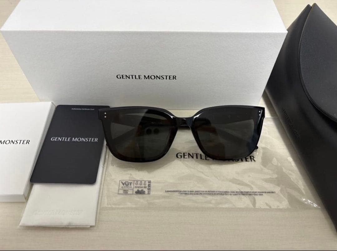 GENTLE MONSTER Tote 01 ブラックサングラス