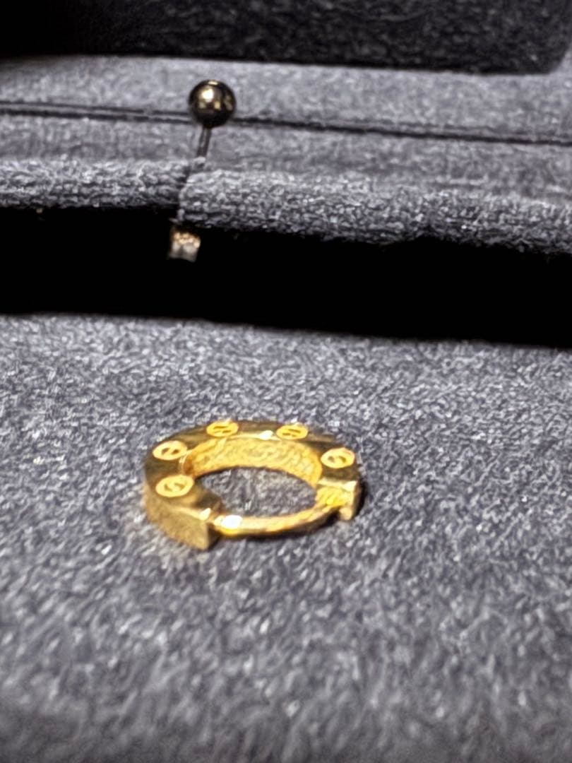 アクセサリー Cartier LOVE SINGLE HOOP EARRING