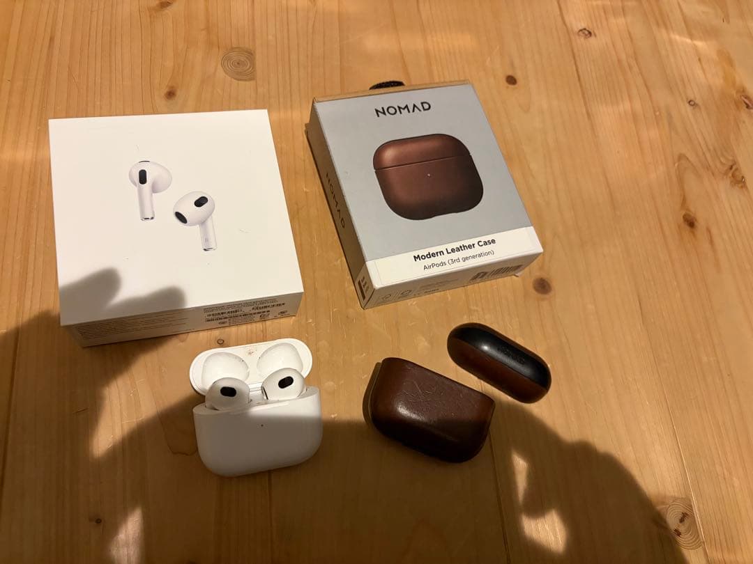 Apple AirPods3＋MOMADレザーケース付き