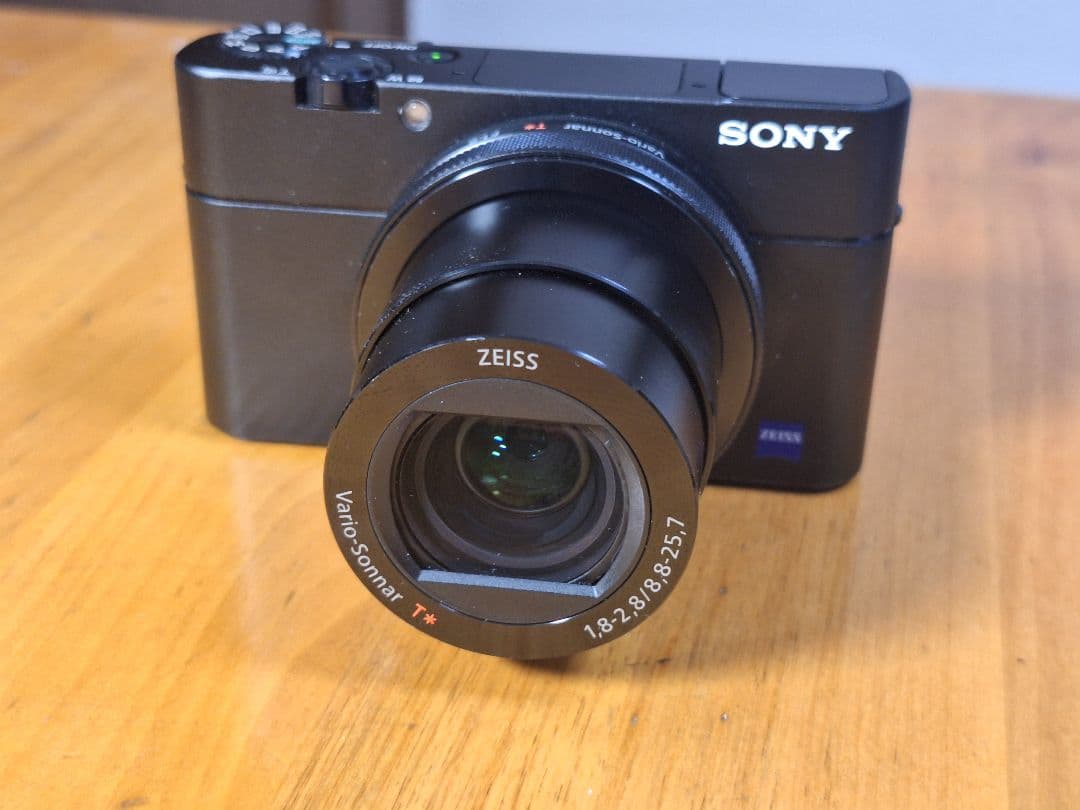 SONY DSC-RX100M5 カメラ　純正カメラジャケット付き