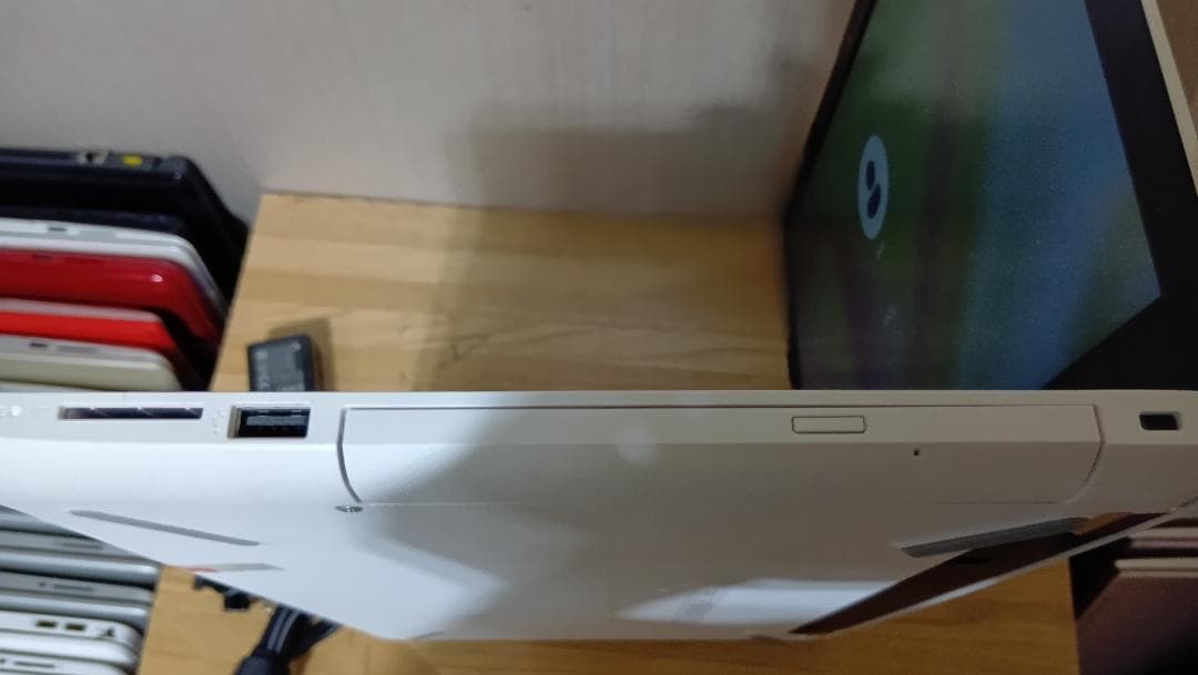 hp 15-bw001AU AMDマーブル調パームレスト③