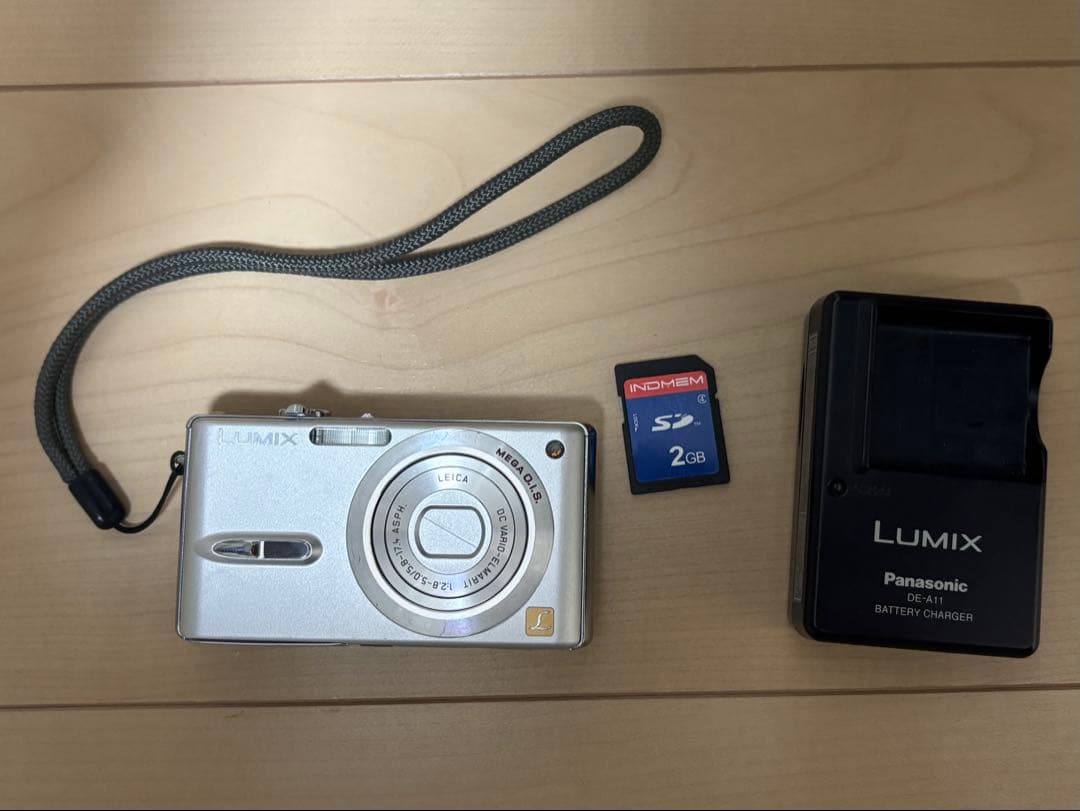 Panasonic LUMIX DMC-FX9 SD付きコンパクトデジカメ