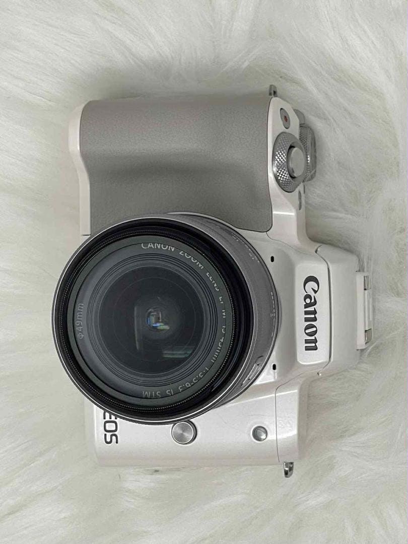 Canon EOS Kiss M ホワイト ダブルズームキット中古