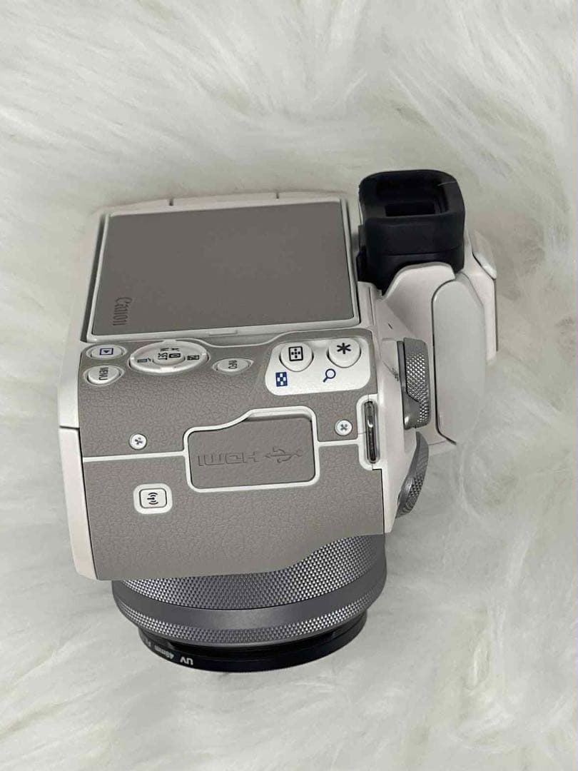 Canon EOS Kiss M ホワイト ダブルズームキット中古