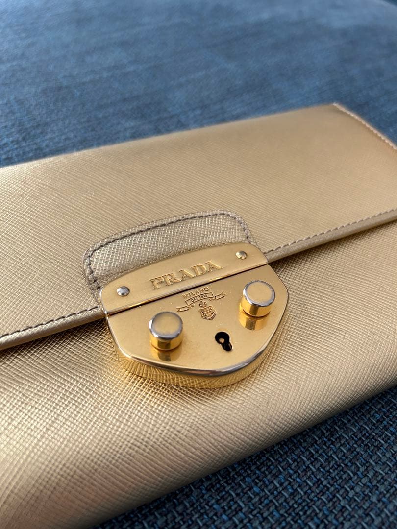 PRADA ゴールド クラッチバッグ