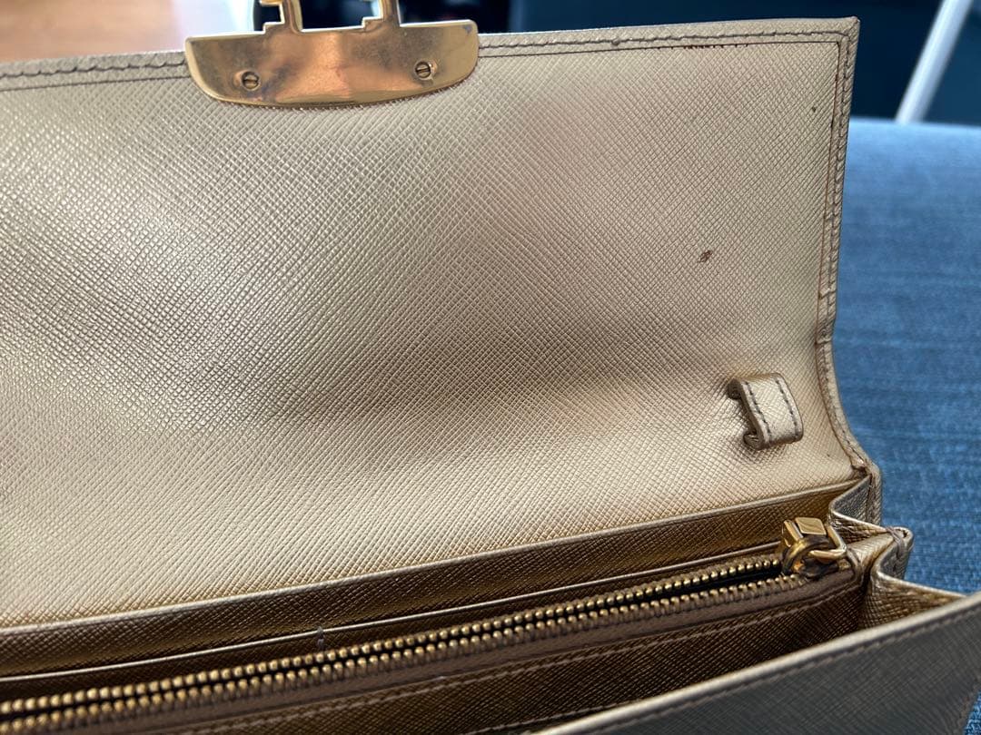 PRADA ゴールド クラッチバッグ