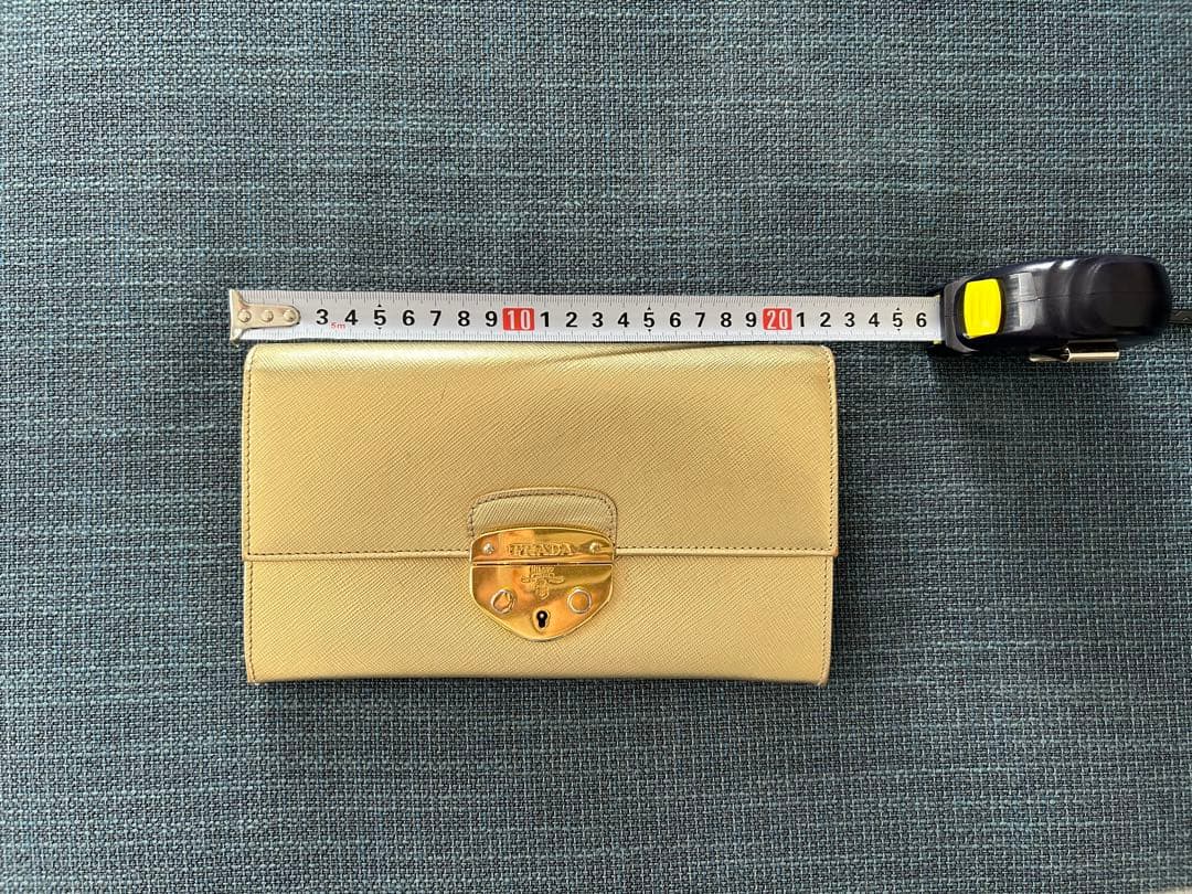 PRADA ゴールド クラッチバッグ