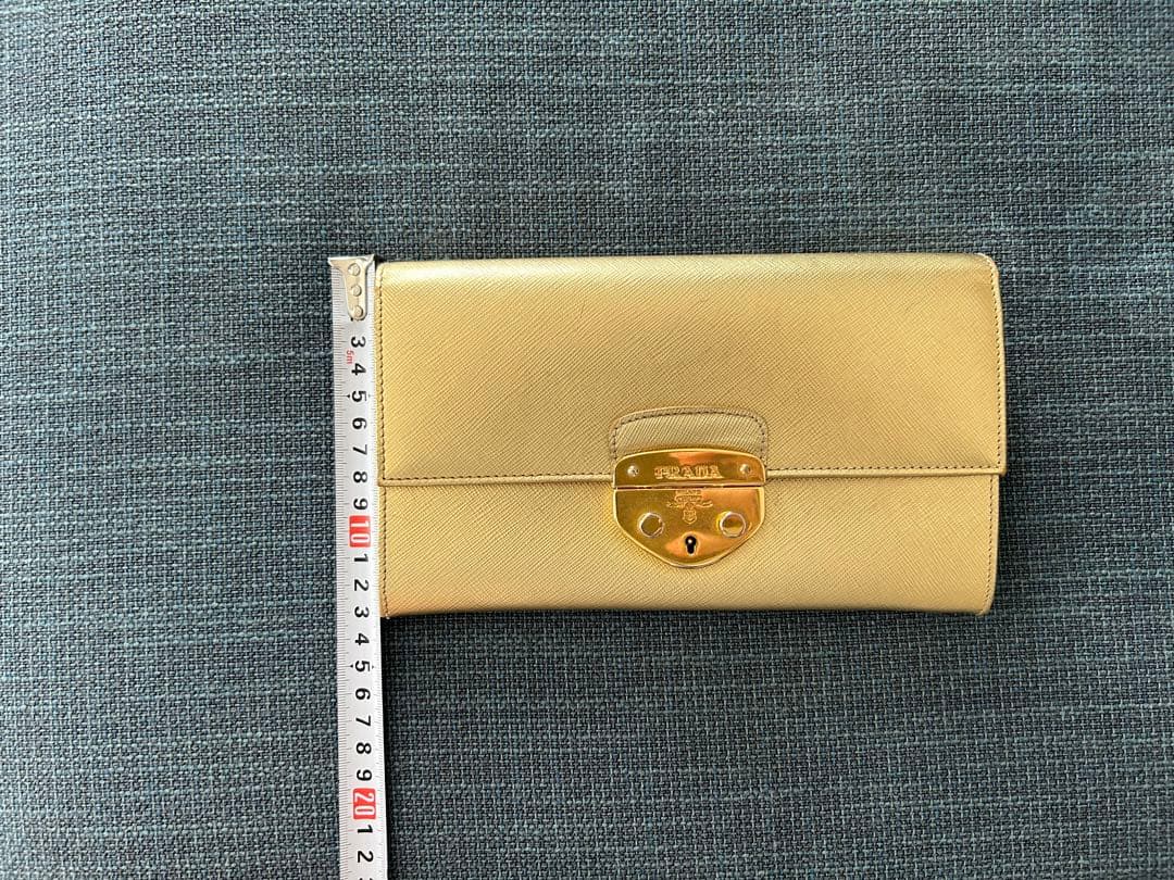 PRADA ゴールド クラッチバッグ