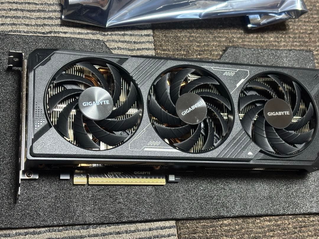 GIGABYTE GEFORCE RTX 5070 本体