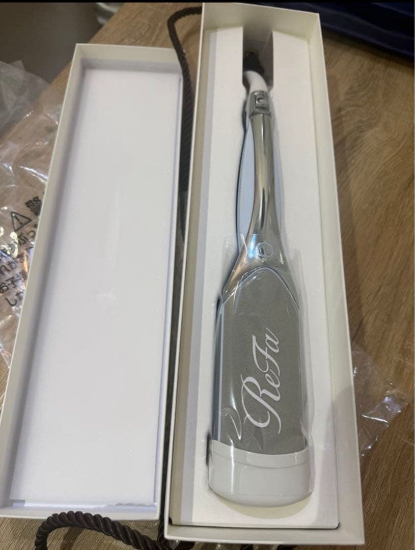 【送料無料】新品未使用品リファ ストレートアイロン　ケース付き