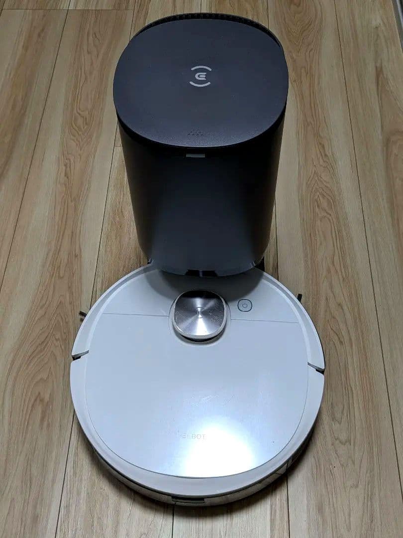 DEEBOT OZMO T8+ ロボット掃除機 本体　ゴミ収集スタンド付き