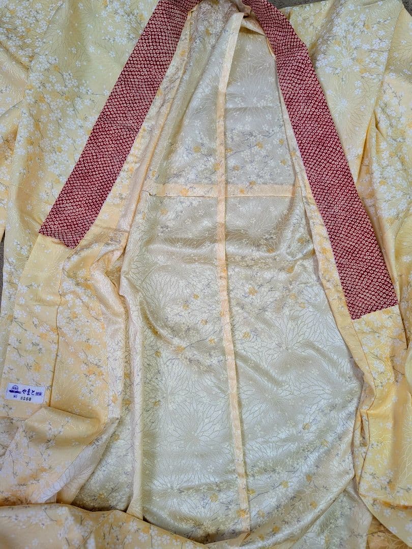 きものやまと誂製 カラー長襦袢 薄黄地に桜 半襟付き