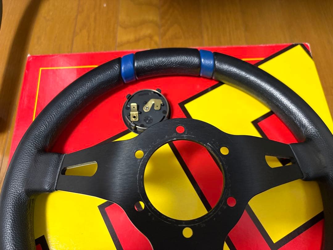 ロンベルク正規品 momo DRIFTING ステアリング 黒/青 33φ