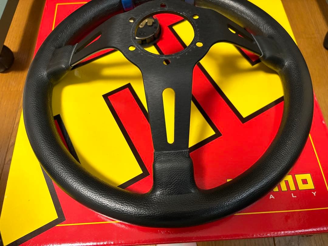 ロンベルク正規品 momo DRIFTING ステアリング 黒/青 33φ