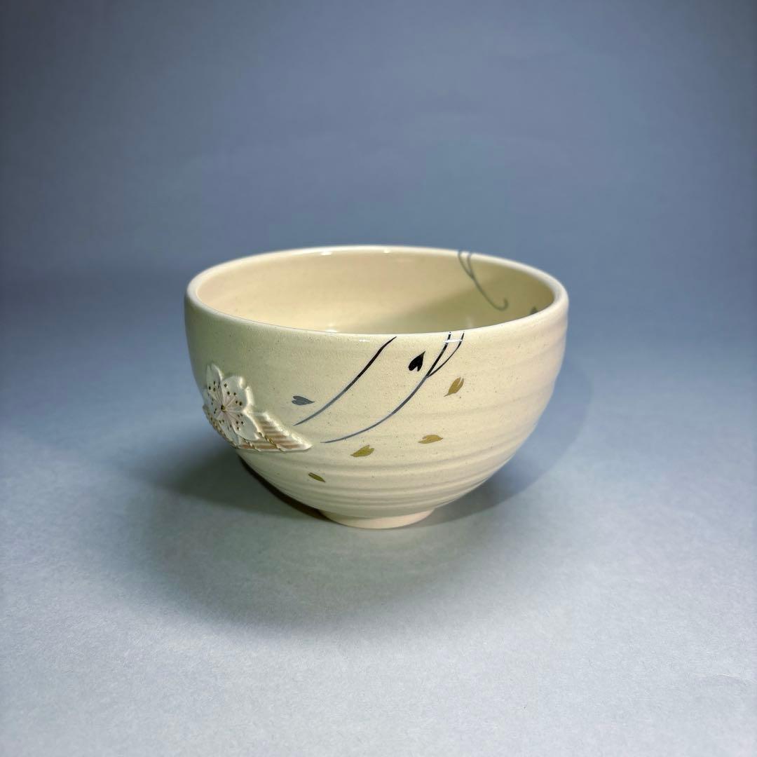 (未使用)今岡三四郎　浮彫花筏茶碗 (桐箱入)