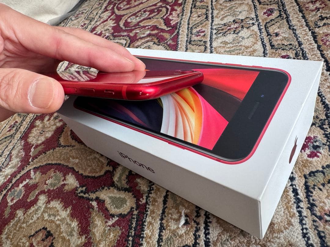 【美品】★　iPhone8　256 GB レッド 最大76%　★MRT02J/A