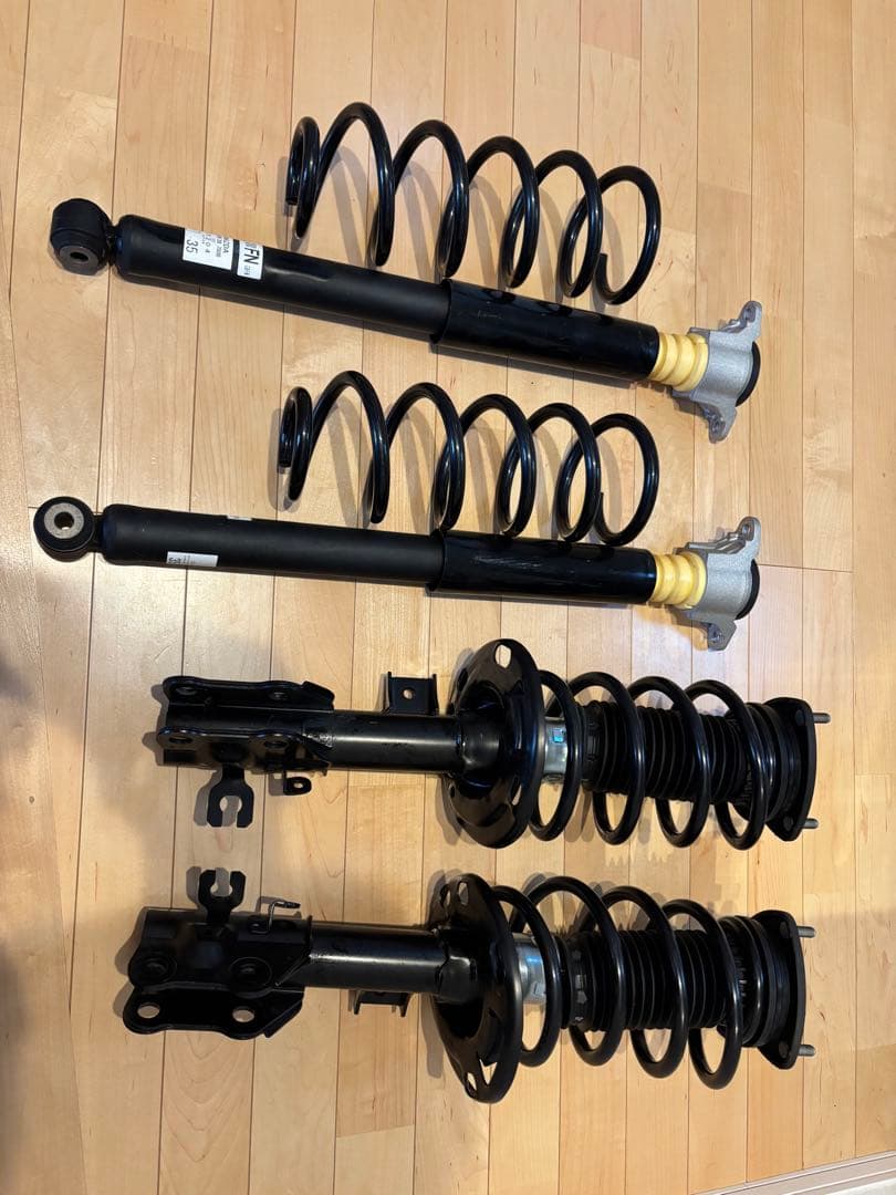 【美品】新車5000キロ外し mazda6 アテンザ gj 純正サスペンション