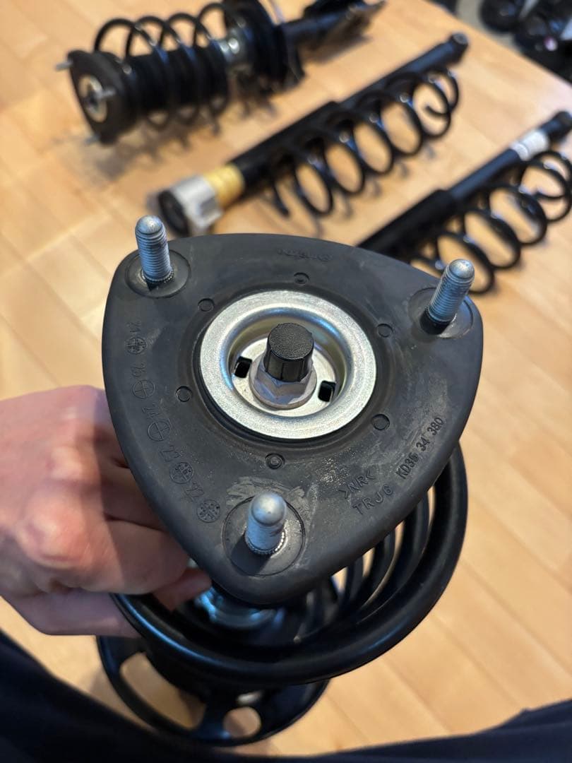 【美品】新車5000キロ外し mazda6 アテンザ gj 純正サスペンション