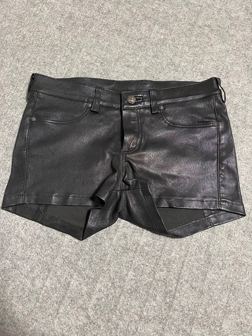 レアな　クロムハーツ　クロスボール　ボタン　タガー　レザーショートパンツ 黒