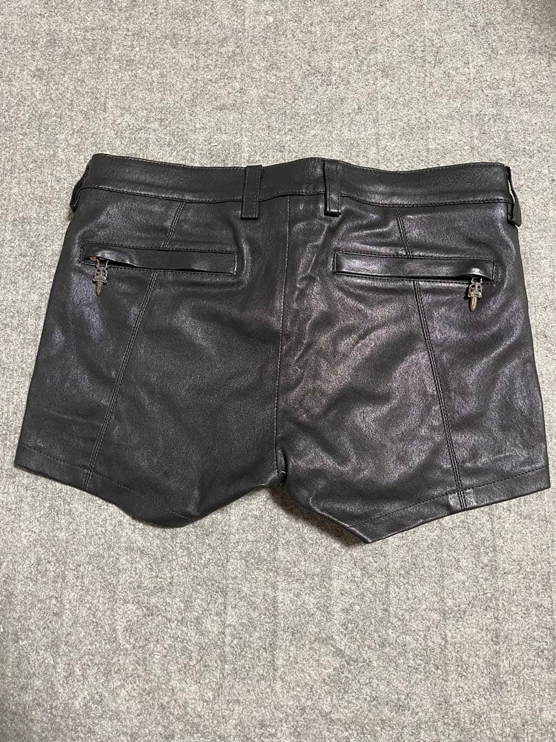 レアな　クロムハーツ　クロスボール　ボタン　タガー　レザーショートパンツ 黒