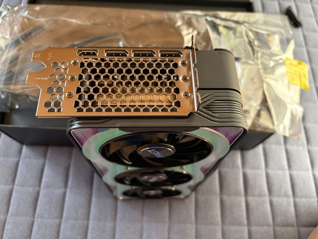 グラフィックボード・グラボ・ビデオカード RTX 5090 32G GAMEROCK