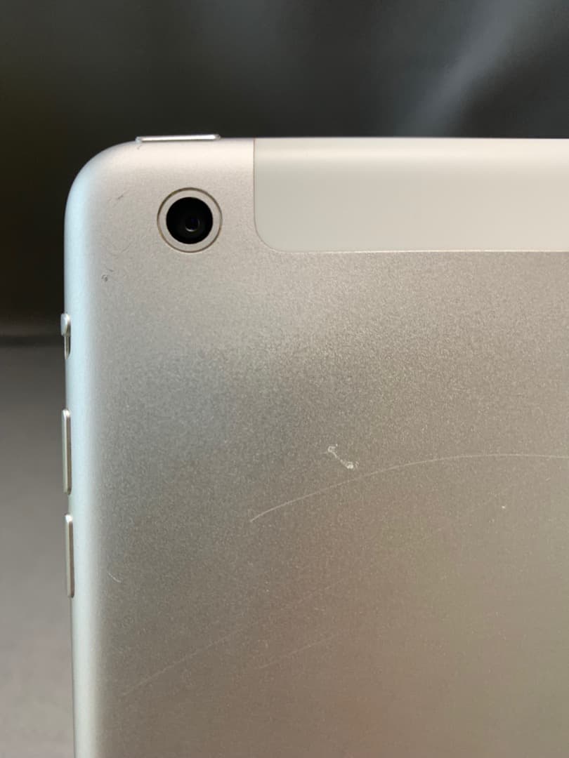 美品　国内版　SIMフリー　iPad mini (第二世代） 16GB 赤色