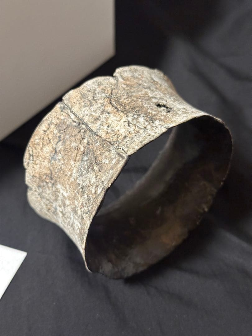 (新品JULIUS)の陶器ブレスレット　コムデギャルソン・アタッチメント